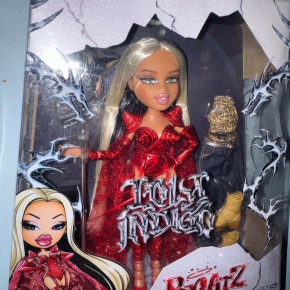 Bratz Other - Bratz Lola Indigo 
released exclusively in Spain 
Doll in Sparkling Red Outfit
